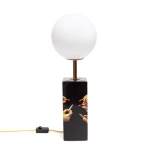 LED stolní lampa Toiletpaper s motivem rtěnky
